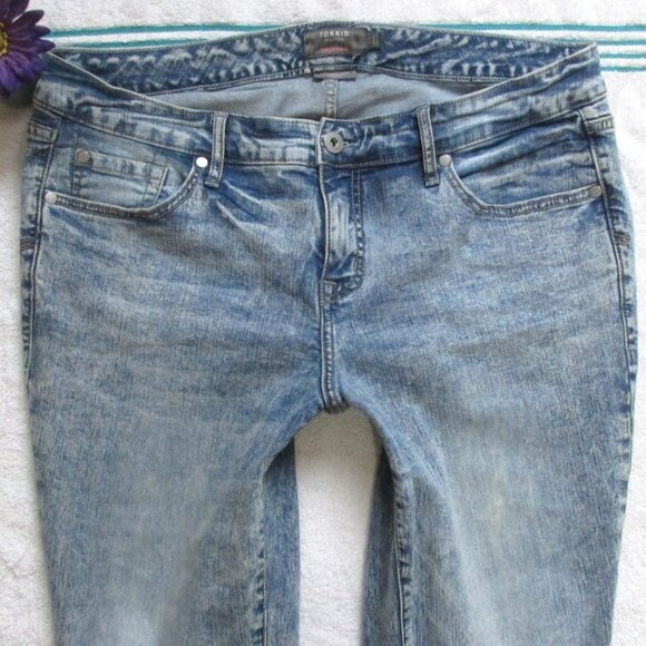 TORRID JEANS Size 14 Cuffed Boyfriend Crop Denim - Picture 1 of 7